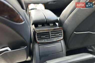 Седан Audi A8 2015 в 