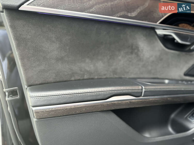 Седан Audi A8 2020 в Львові