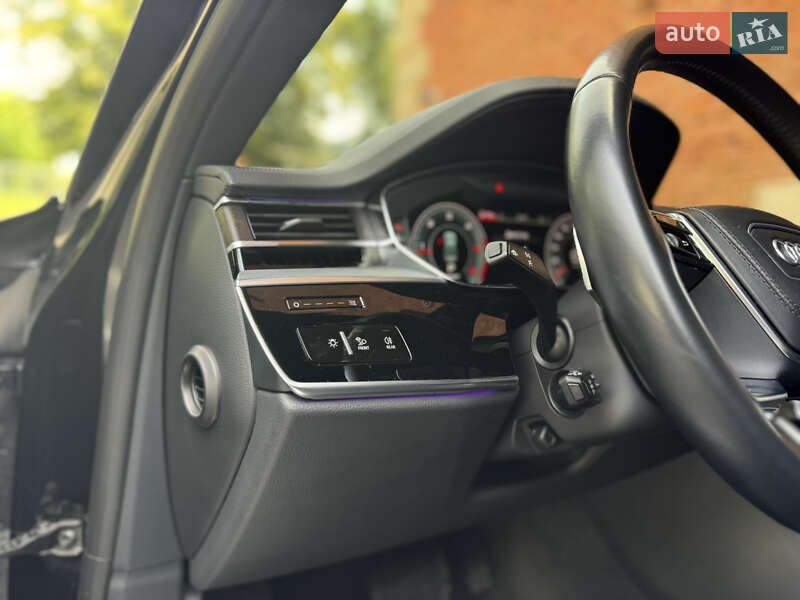 Седан Audi A8 2020 в Львові