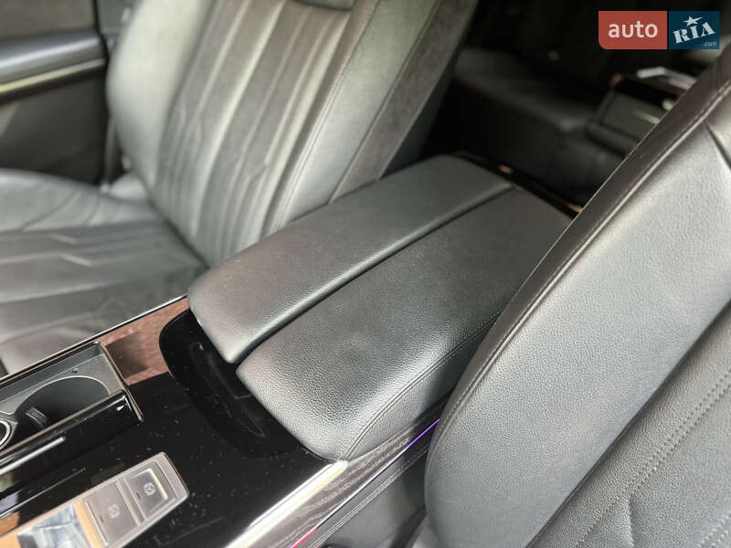 Седан Audi A8 2020 в Львові