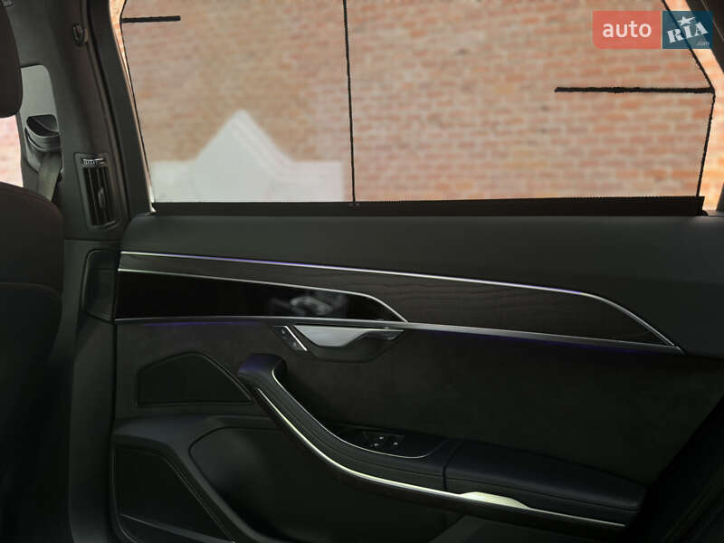 Седан Audi A8 2020 в Львові