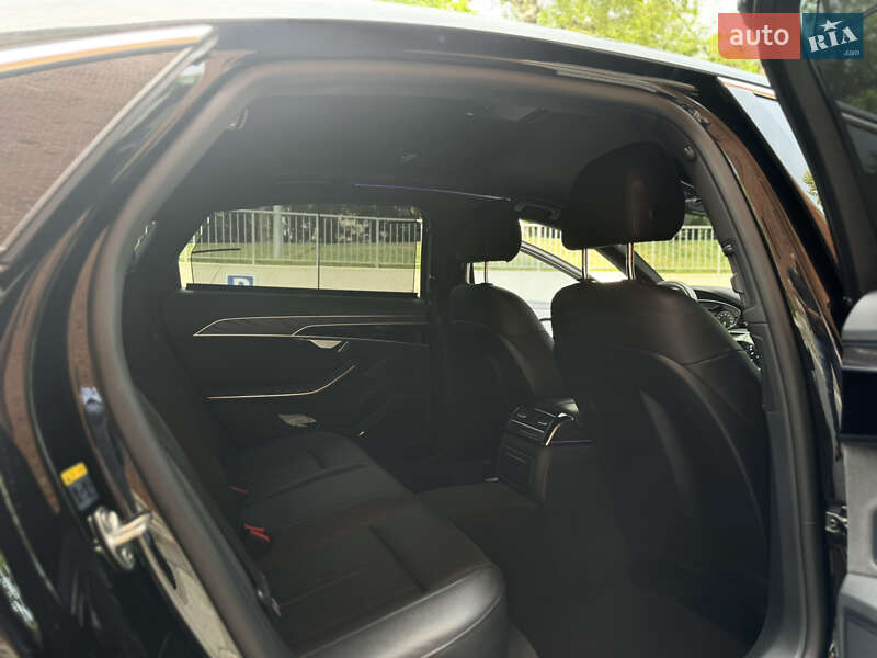 Седан Audi A8 2020 в Львові