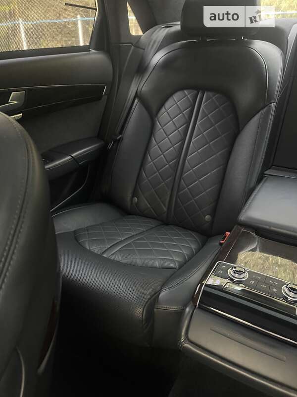 Седан Audi A8 2017 в Львове