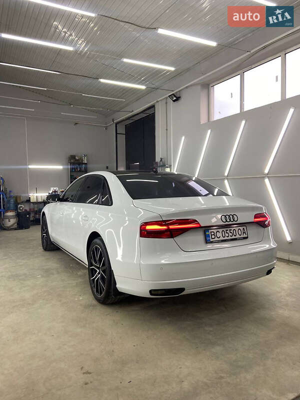 Седан Audi A8 2012 в Львове