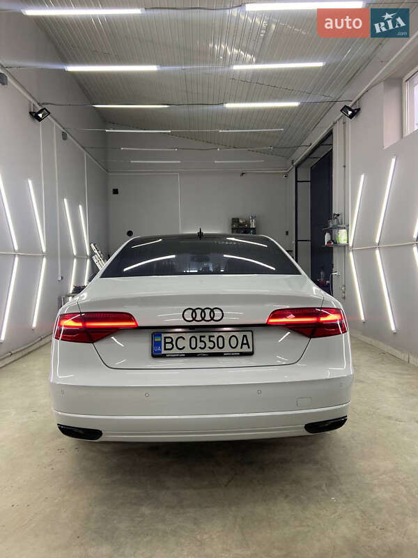 Седан Audi A8 2012 в Львове