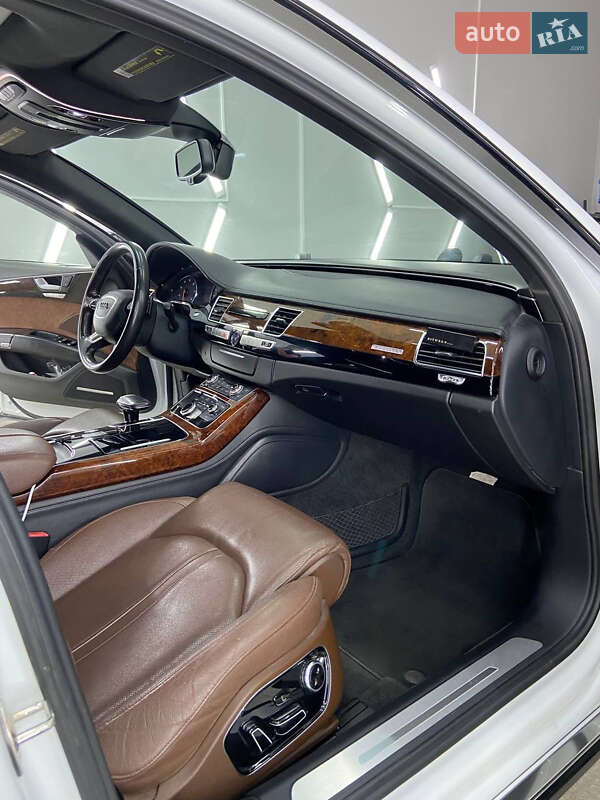Седан Audi A8 2012 в Львове