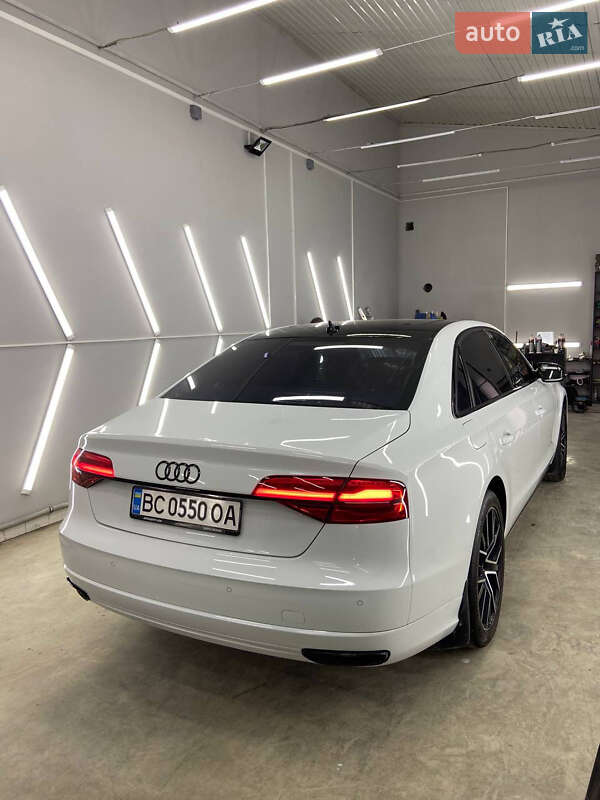 Седан Audi A8 2012 в Львове