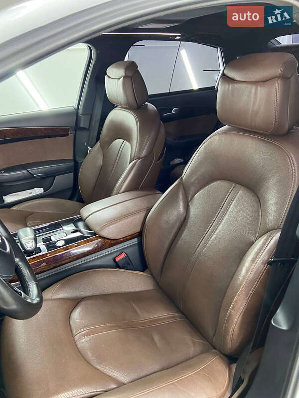 Седан Audi A8 2012 в Львове