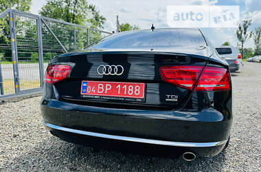 Седан Audi A8 2011 в Іршаві