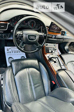 Седан Audi A8 2011 в Иршаве