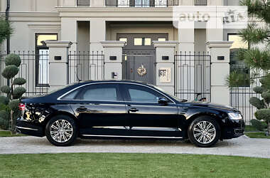 Седан Audi A8 2015 в 