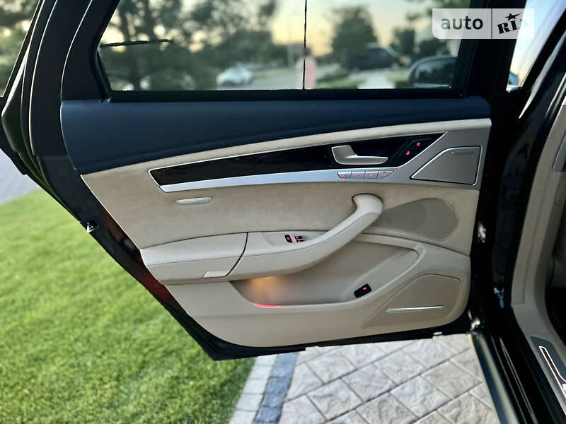Седан Audi A8 2015 в Одессе