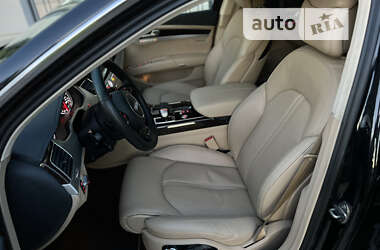 Седан Audi A8 2015 в 