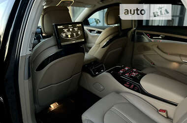 Седан Audi A8 2015 в 
