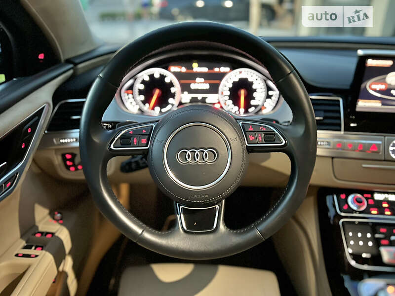Седан Audi A8 2015 в Одессе
