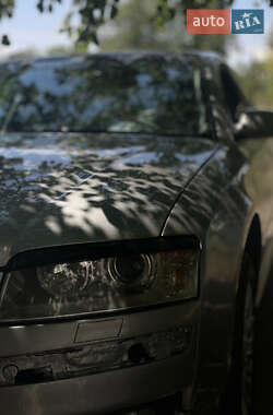 Седан Audi A8 2004 в Кривом Роге