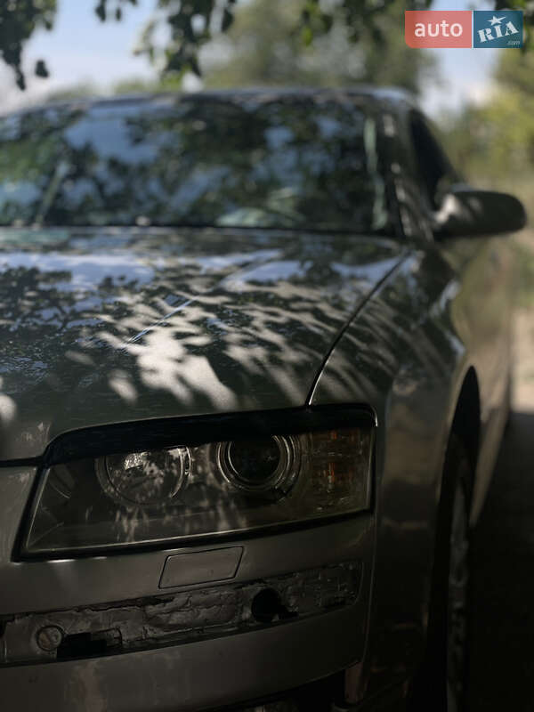 Седан Audi A8 2004 в Нікополі