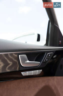 Седан Audi A8 2015 в 