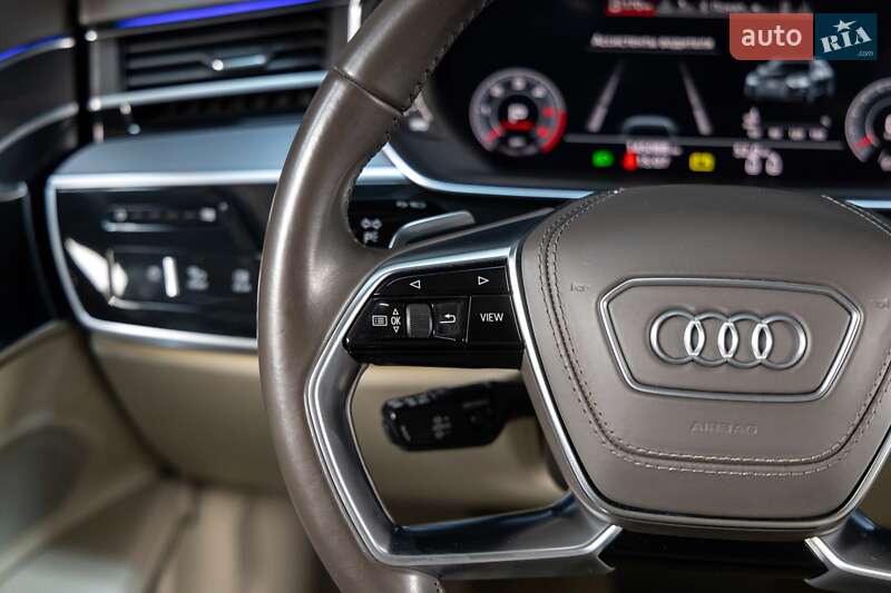 Седан Audi A8 2018 в Луцке