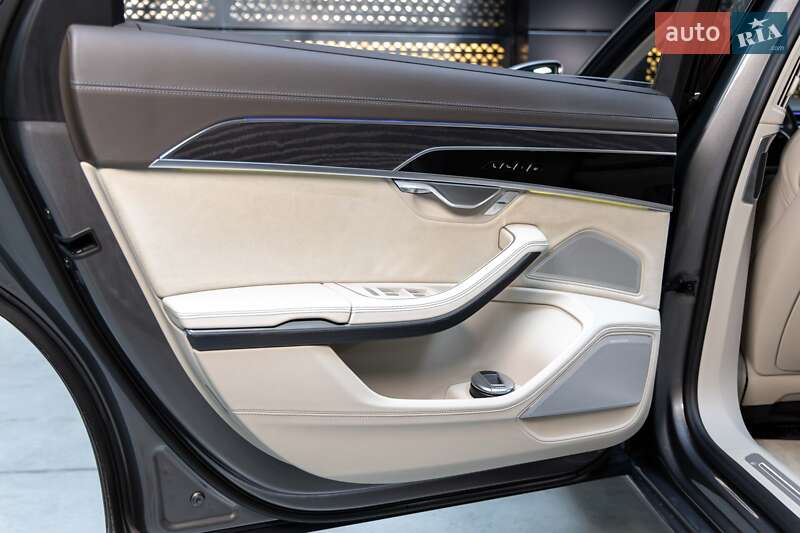 Седан Audi A8 2018 в Луцке