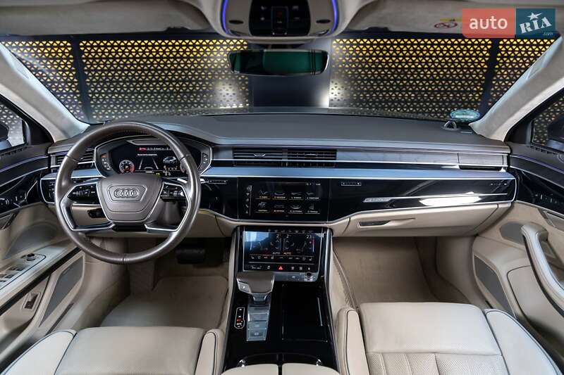Седан Audi A8 2018 в Луцке