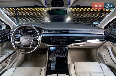 Седан Audi A8 2018 в 