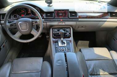 Седан Audi A8 2006 в Южному