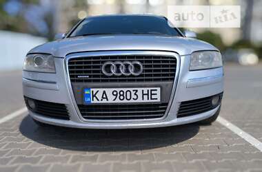 Седан Audi A8 2006 в Южному