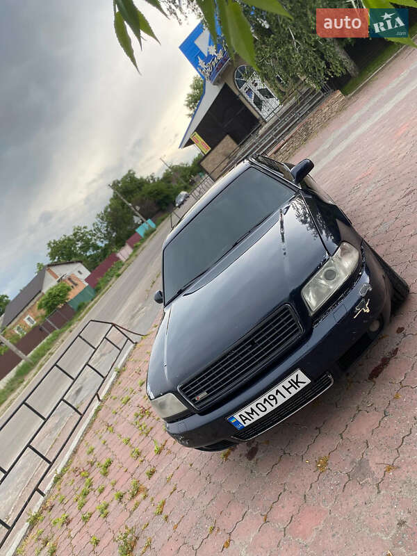 Седан Audi A8 1995 в Бердичеве