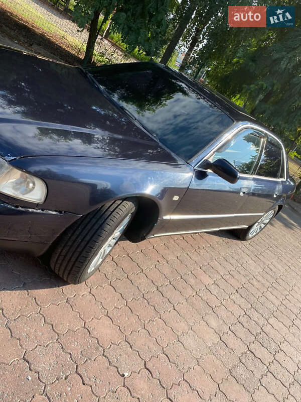 Седан Audi A8 1995 в Бердичеві