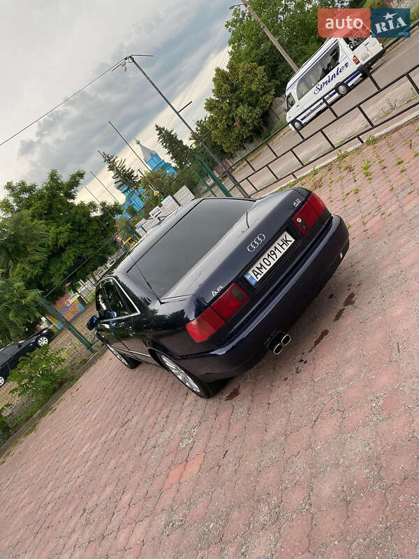 Седан Audi A8 1995 в Бердичеві