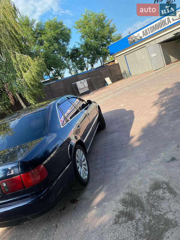 Седан Audi A8 1995 в Бердичеві