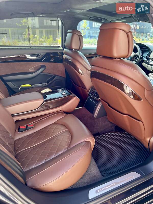 Седан Audi A8 2015 в Львове