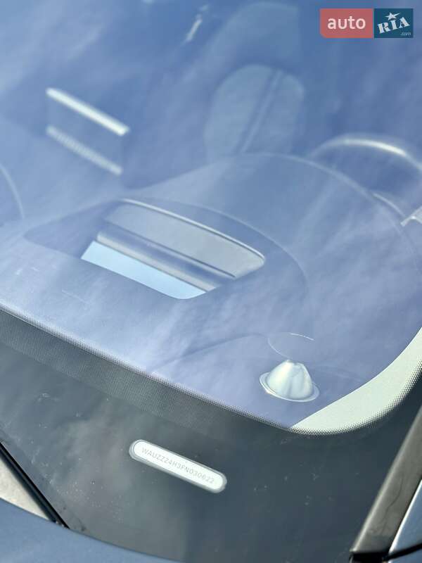 Седан Audi A8 2015 в Каменском