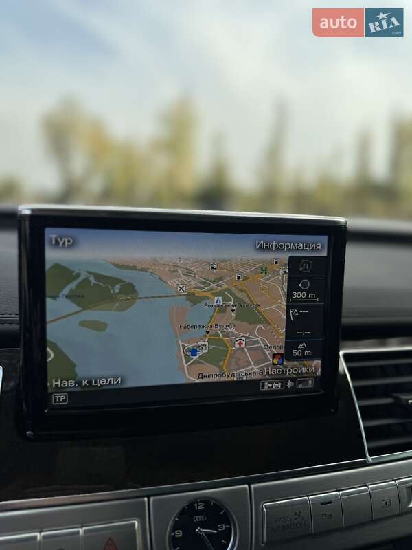 Седан Audi A8 2015 в Каменском