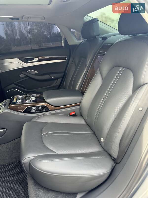 Седан Audi A8 2015 в Каменском
