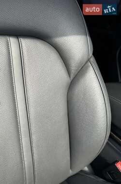 Седан Audi A8 2015 в 