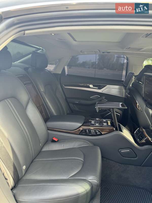 Седан Audi A8 2015 в Каменском