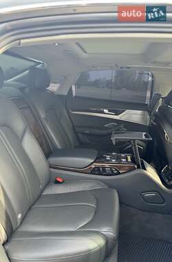 Седан Audi A8 2015 в 