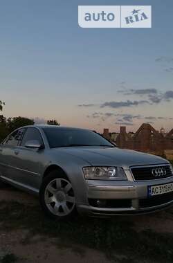 Седан Audi A8 2004 в Нововолынске