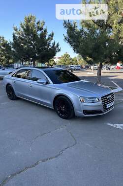 Седан Audi A8 2015 в Одесі