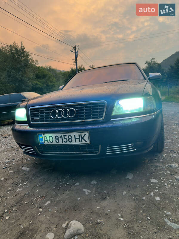 Седан Audi A8 2000 в Рахове