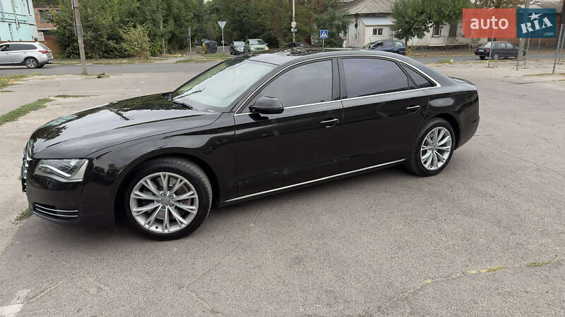 Седан Audi A8 2012 в Полтаві