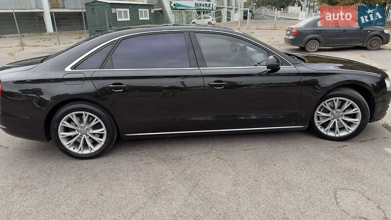 Седан Audi A8 2012 в Полтаві