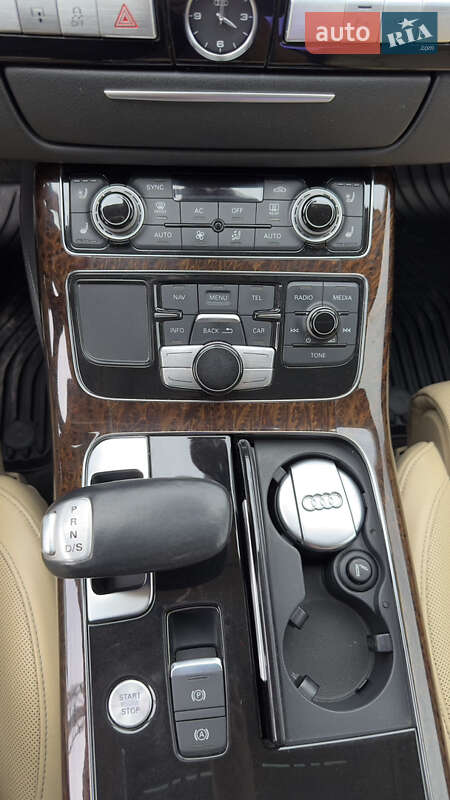 Седан Audi A8 2012 в Полтаві