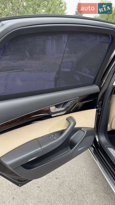 Седан Audi A8 2012 в Полтаві