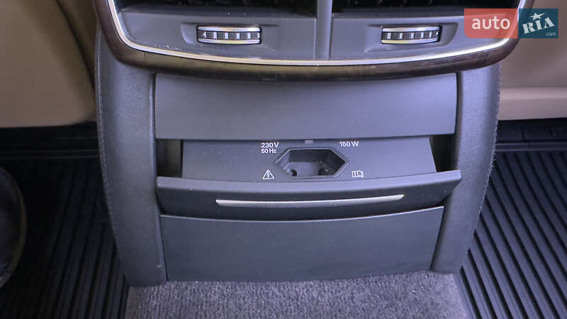 Седан Audi A8 2012 в Полтаві