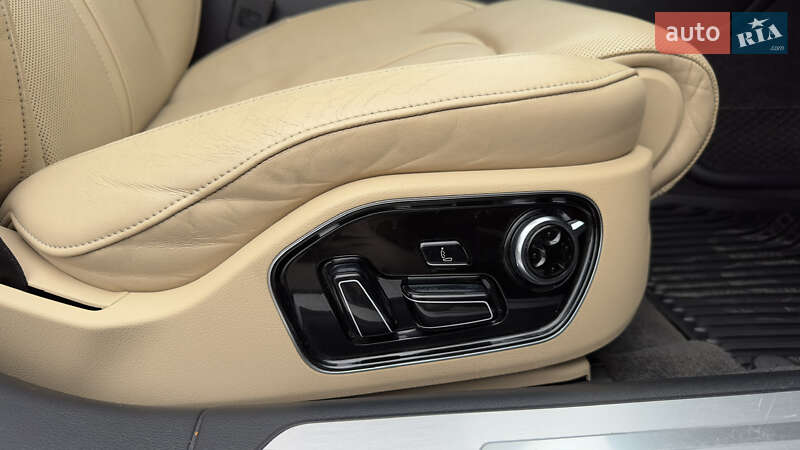 Седан Audi A8 2012 в Полтаві