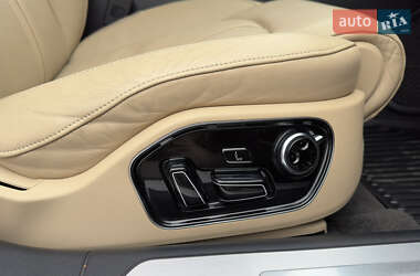 Седан Audi A8 2012 в 