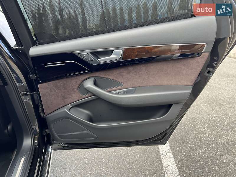 Седан Audi A8 2017 в Киеве